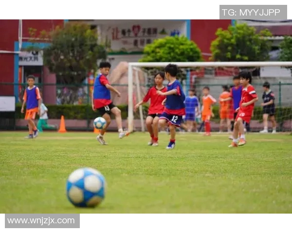 足球明星如何教育儿子培养未来运动员的成功之路与人生观