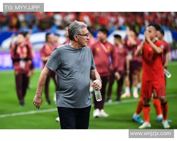 足球明星不当行为引发争议球迷反应强烈社会责任感亟待提升